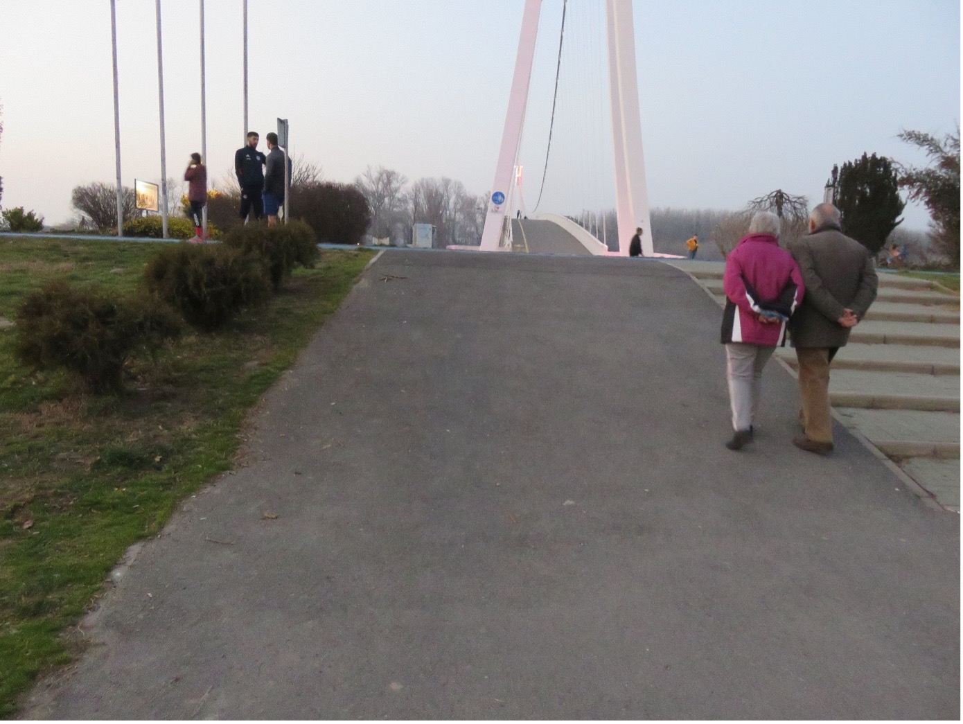 Prilaz pješačkom mostu u Osijeku